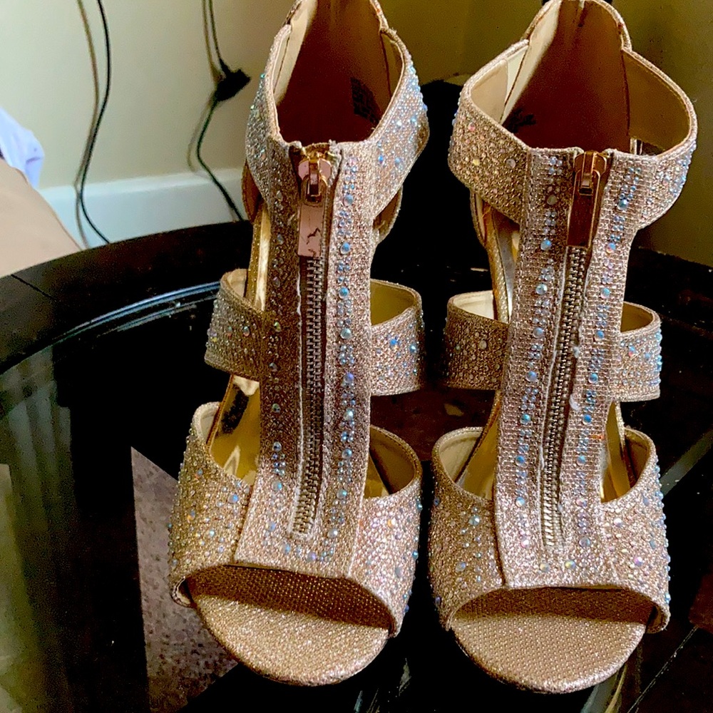 Gold high heel shoe.